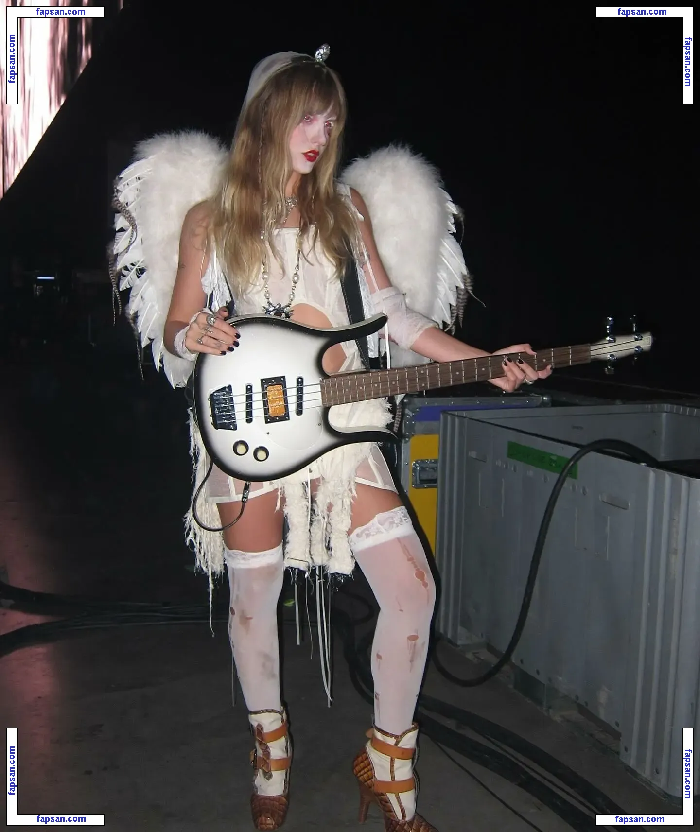 Victoria De Angelis nude photo #0792 from OnlyFans