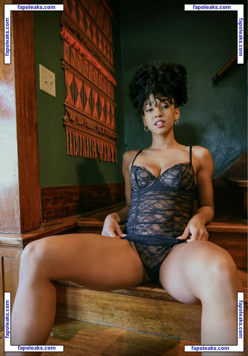 Victoria Esteve / curlswithv / fitmamainspires nude photo #0003 from OnlyFans