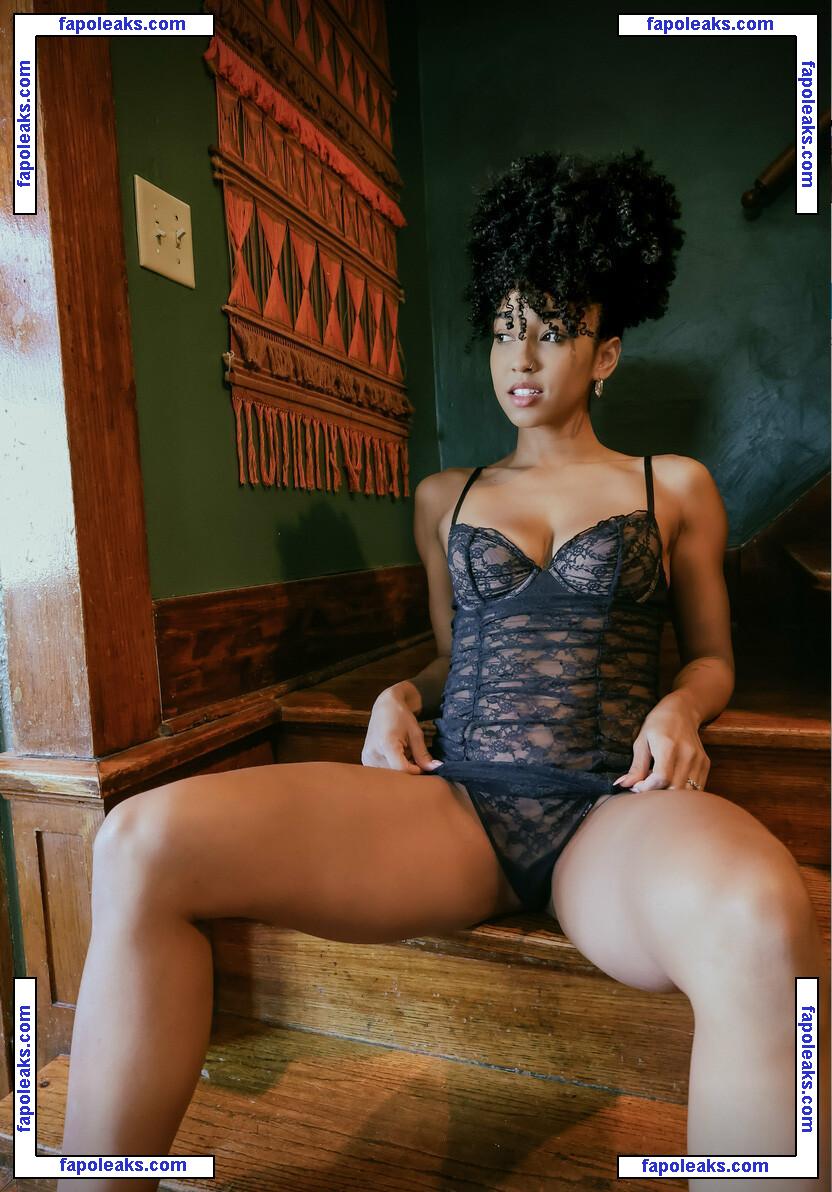 Victoria Esteve / curlswithv / fitmamainspires nude photo #0008 from OnlyFans