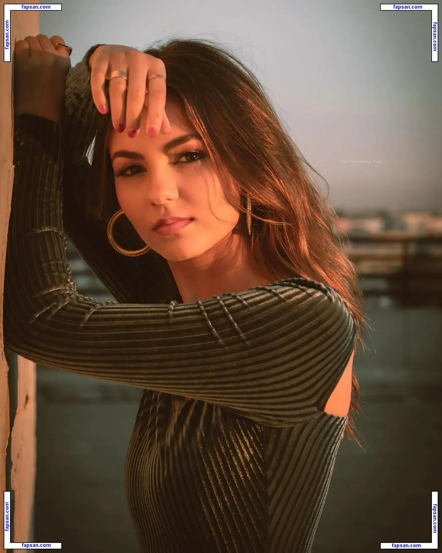 Victoria Justice голая фото #0912 с Онлифанс