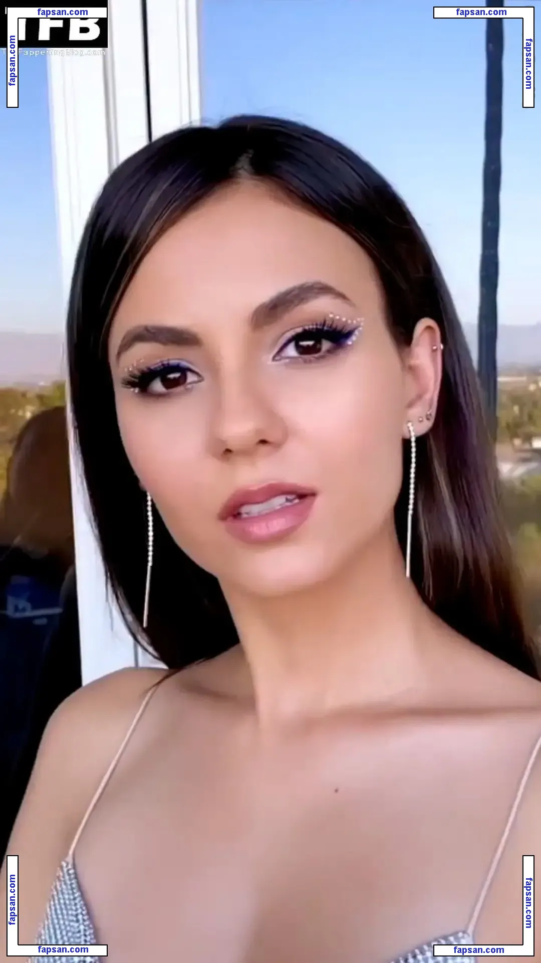 Victoria Justice голая фото #1092 с Онлифанс