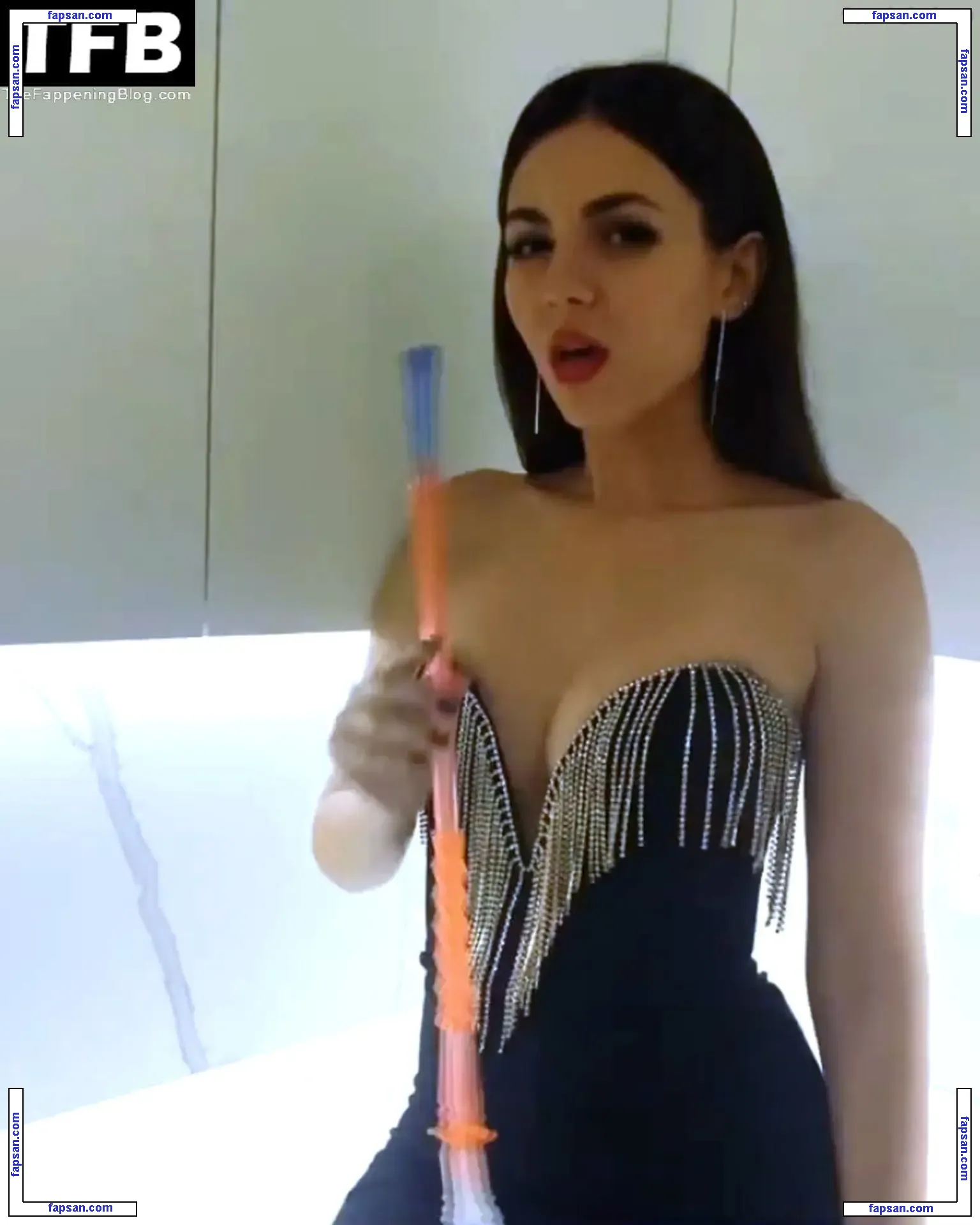 Victoria Justice голая фото #1105 с Онлифанс