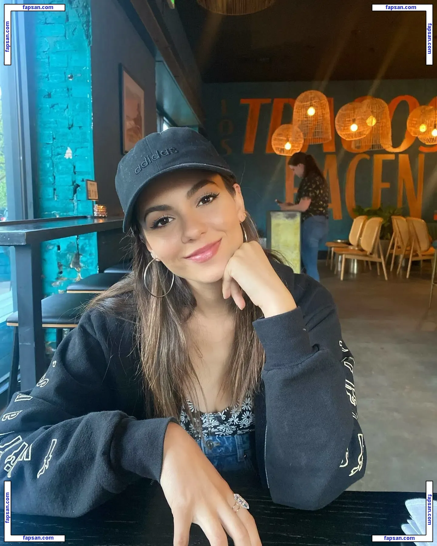 Victoria Justice голая фото #1253 с Онлифанс
