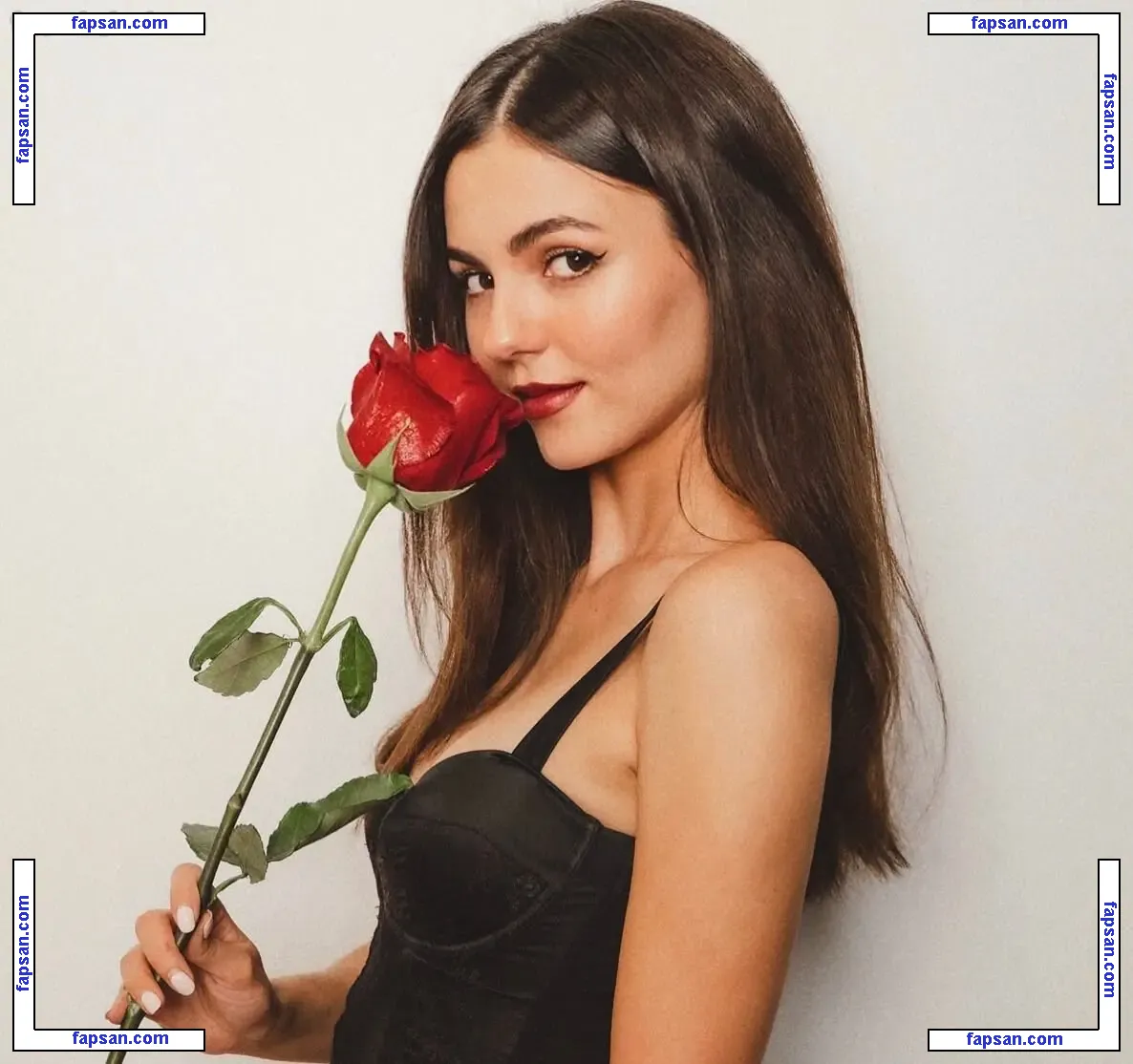Victoria Justice голая фото #1674 с Онлифанс