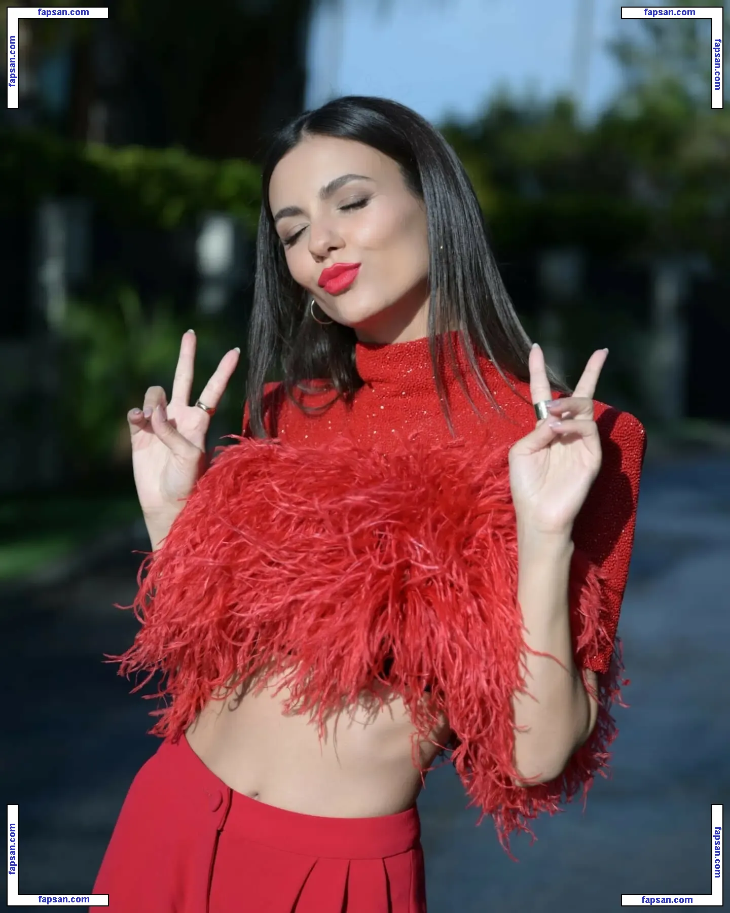 Victoria Justice голая фото #3633 с Онлифанс