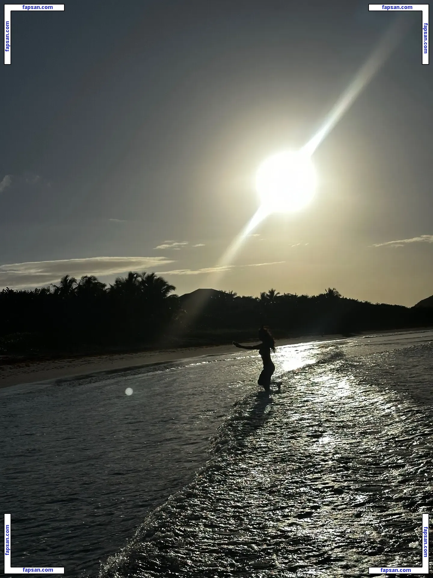 Victoria Justice nude photo #3786 from OnlyFans