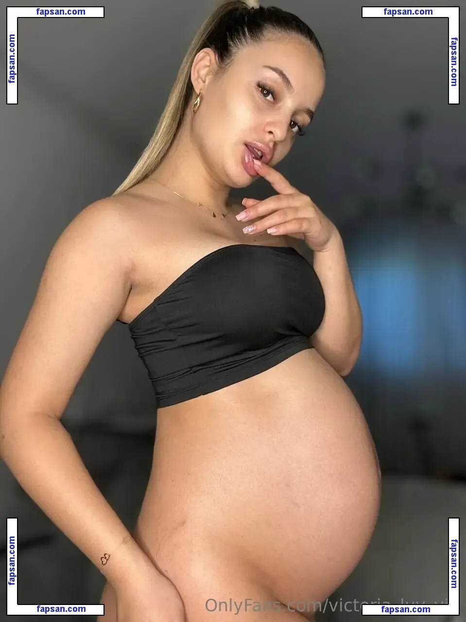 victoria_luv_vip nude photo #0003 from OnlyFans