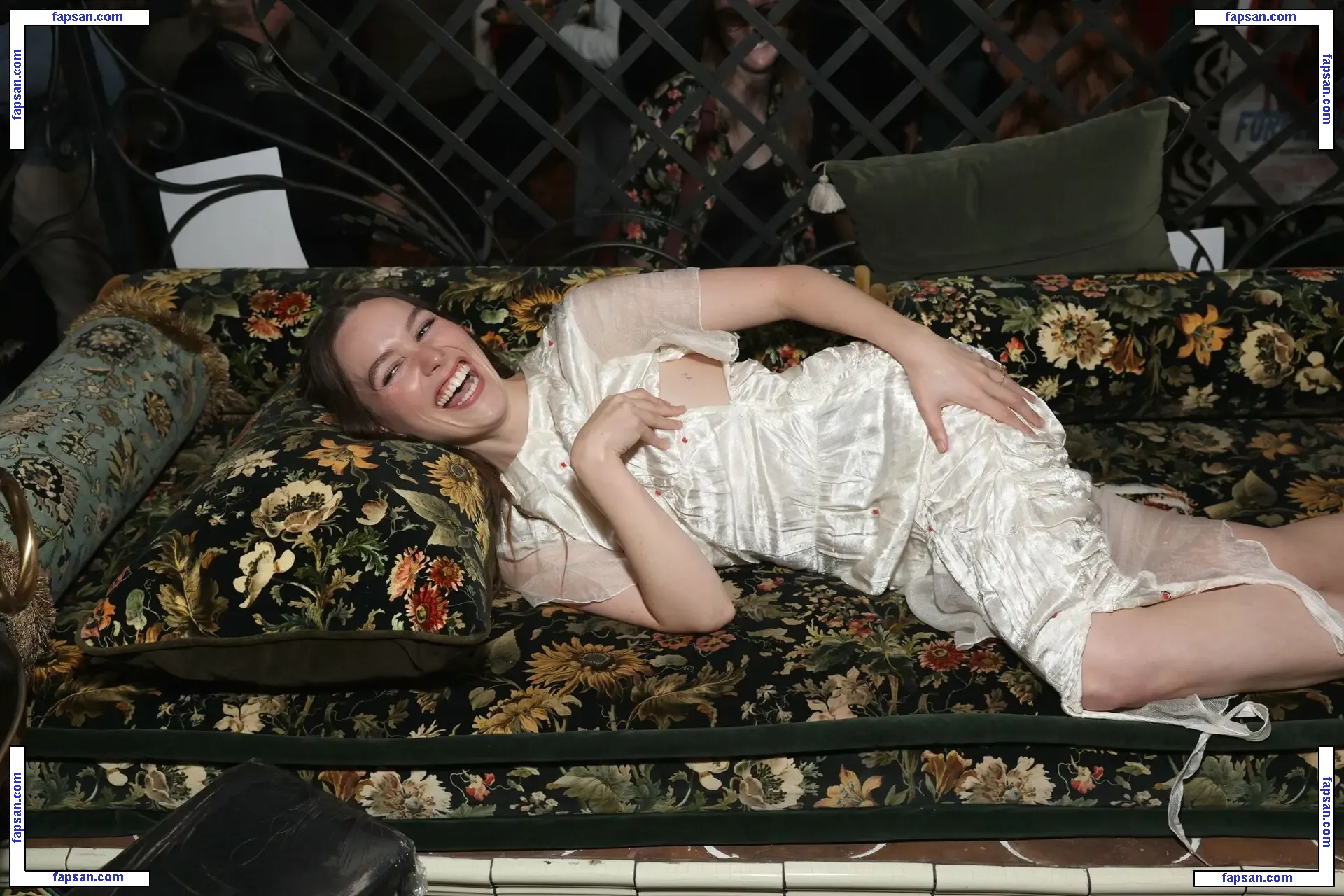 Victoria Pedretti голая фото #0147 с Онлифанс