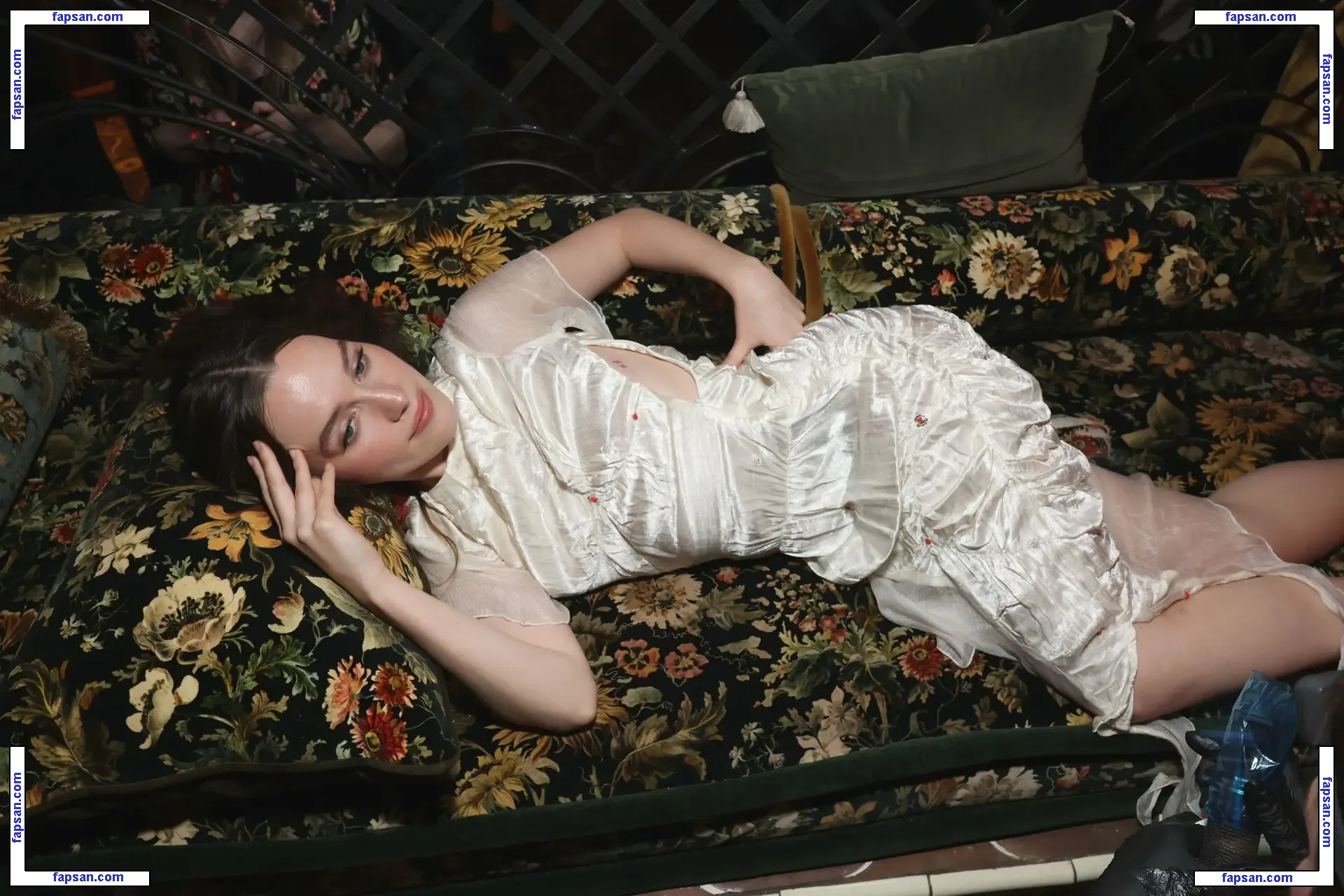 Victoria Pedretti голая фото #0151 с Онлифанс