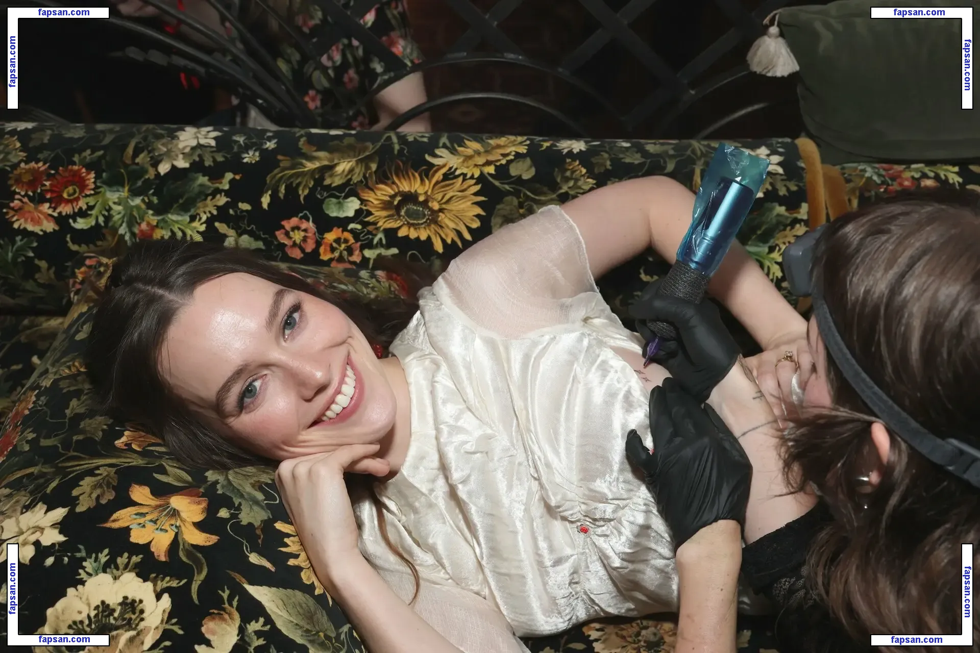 Victoria Pedretti голая фото #0152 с Онлифанс