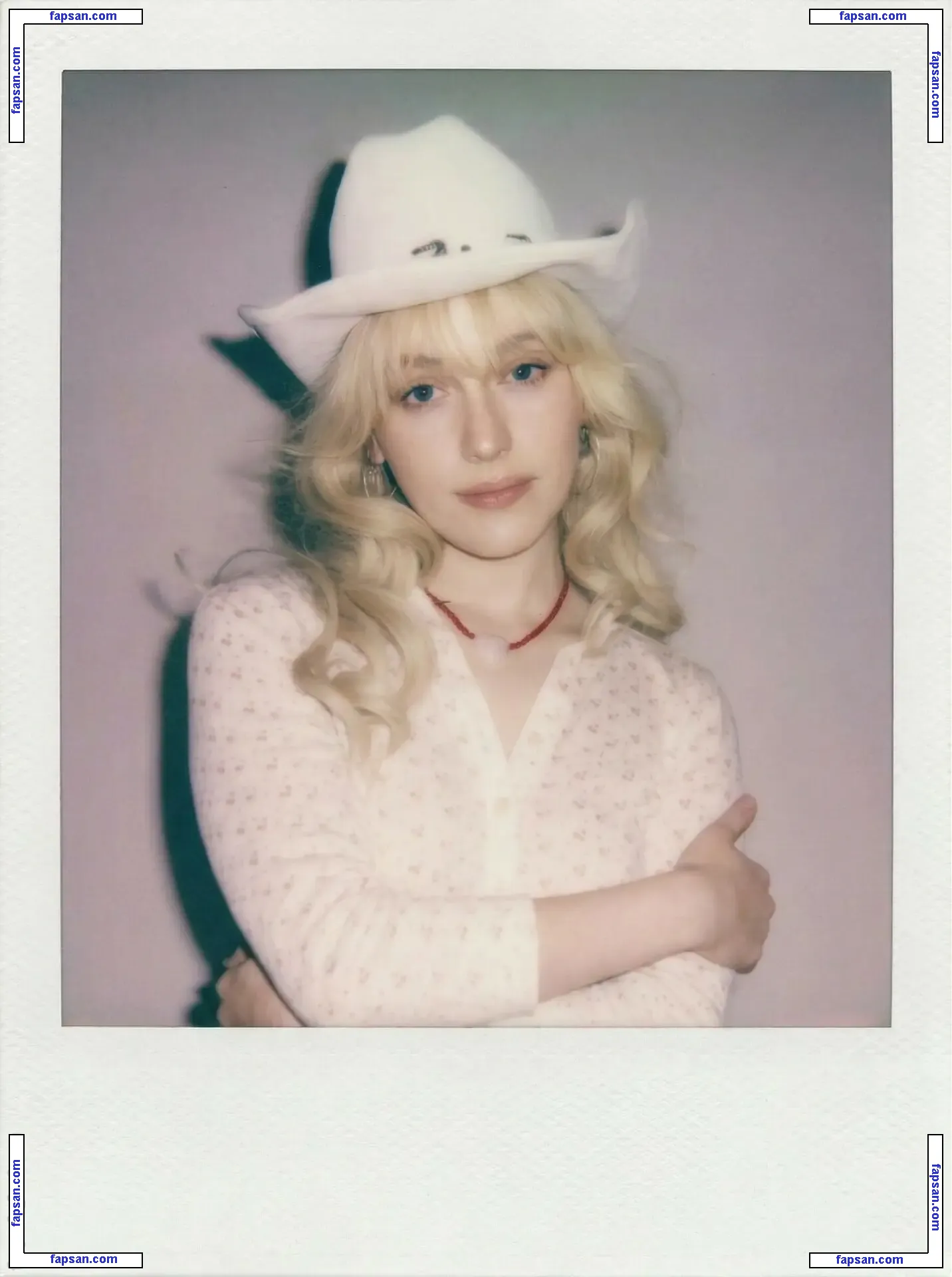 Victoria Pedretti голая фото #0154 с Онлифанс