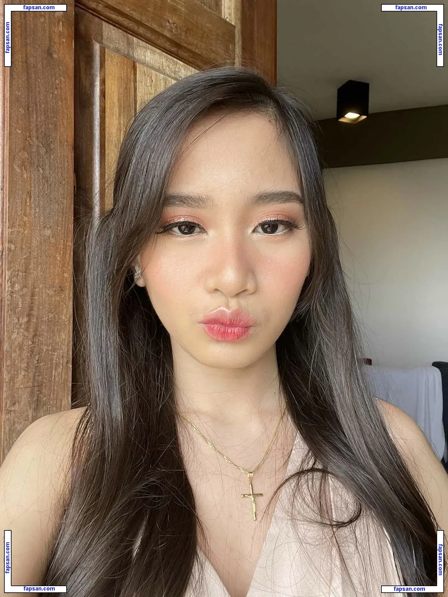 Vienna Iligan nude photo #0008 from OnlyFans