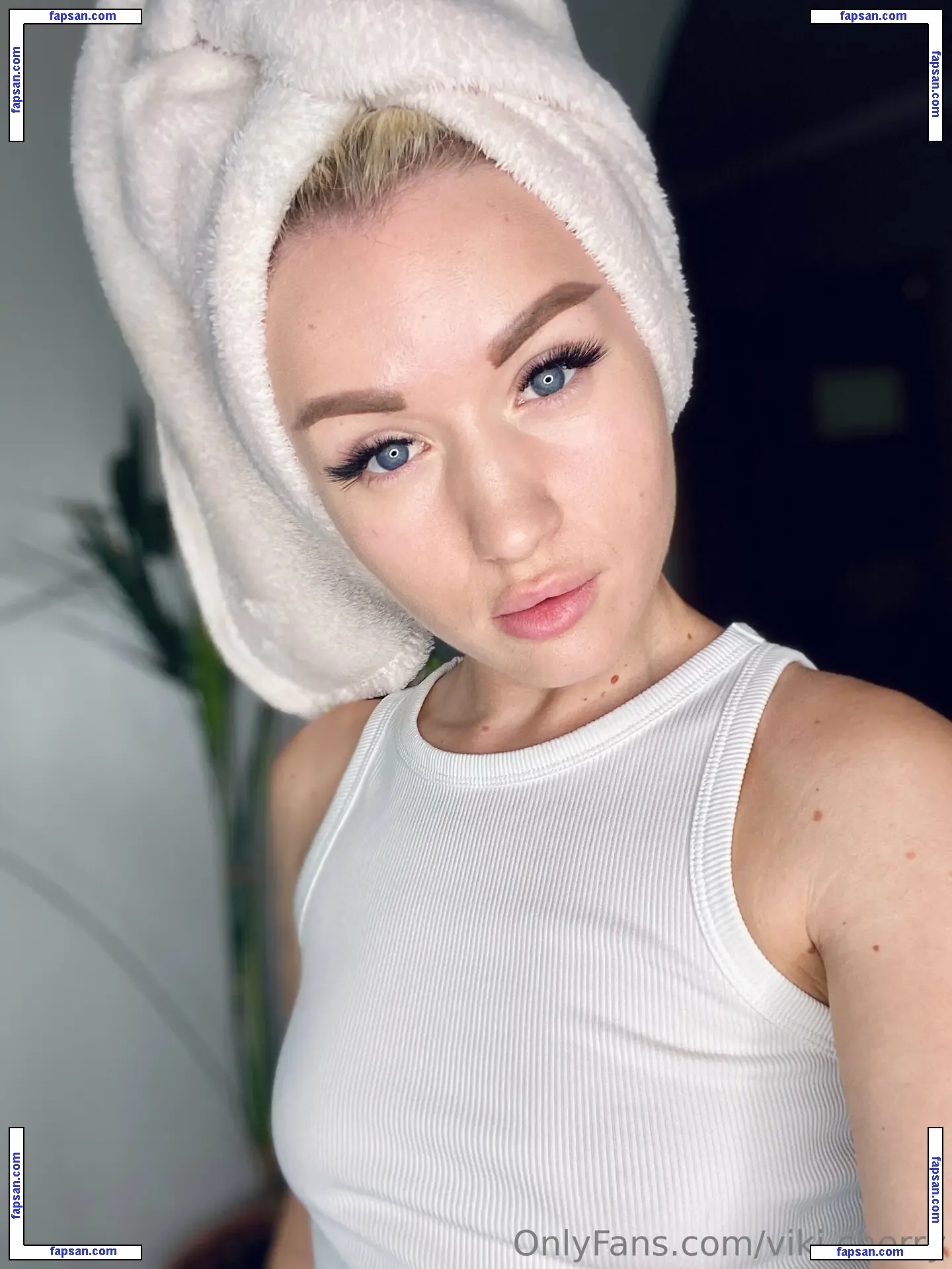 viki.cherry голая фото #0004 с Онлифанс