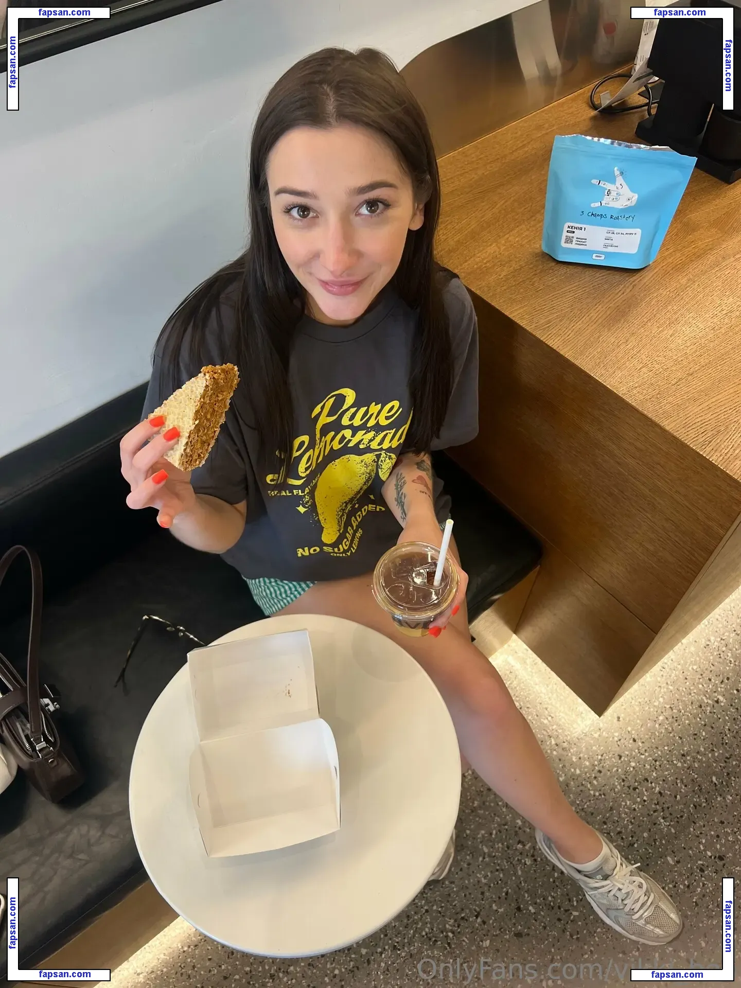 vikki_boo nude photo #0021 from OnlyFans