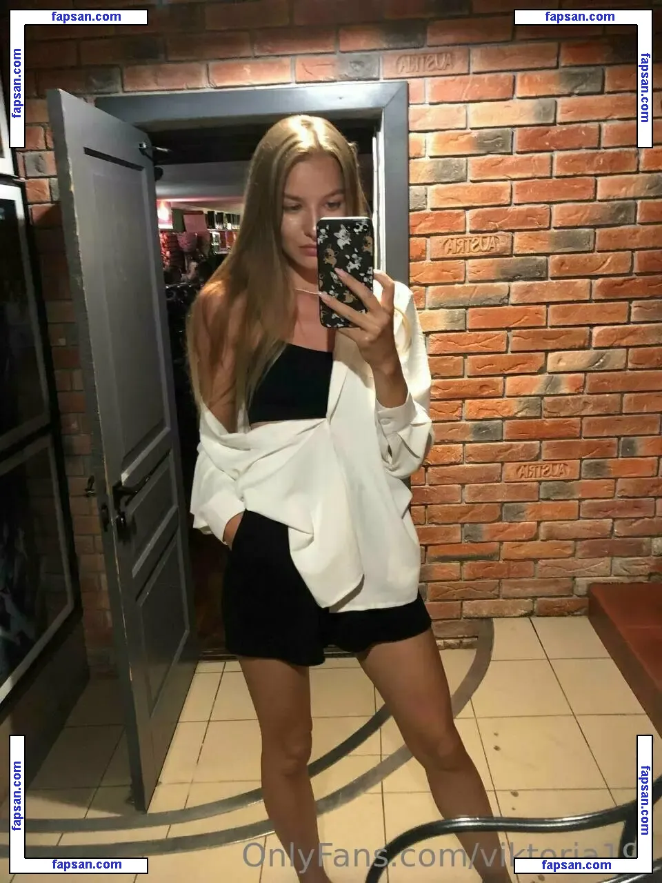 Viktoria19f голая фото #0001 с Онлифанс