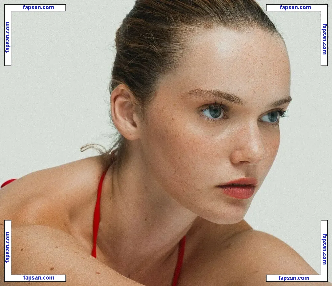 Viola Kovesh nude photo #0002 from OnlyFans