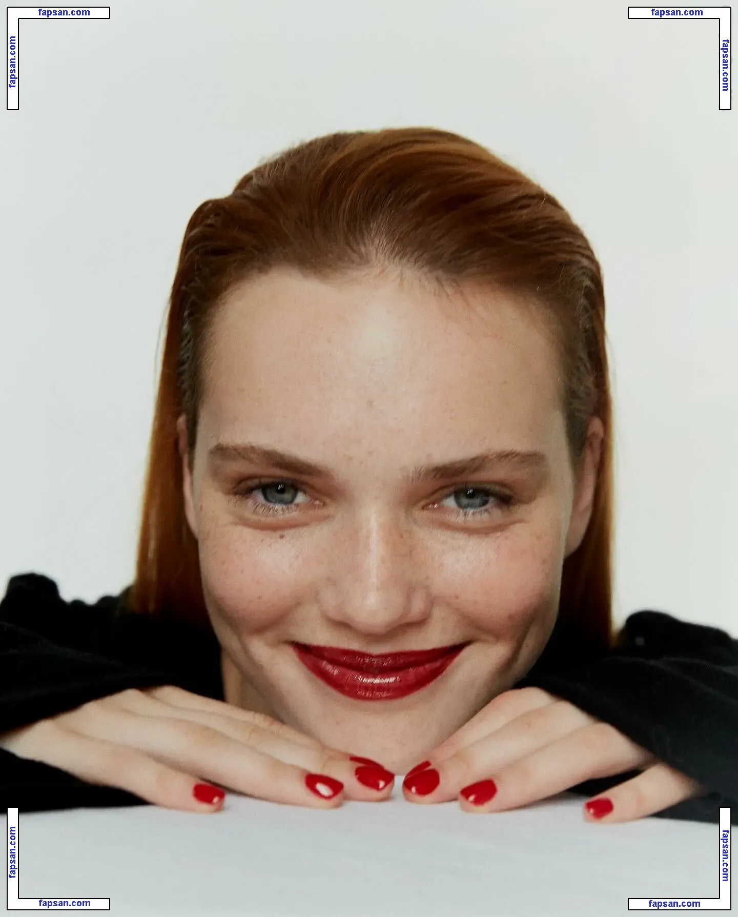 Viola Kovesh nude photo #0003 from OnlyFans