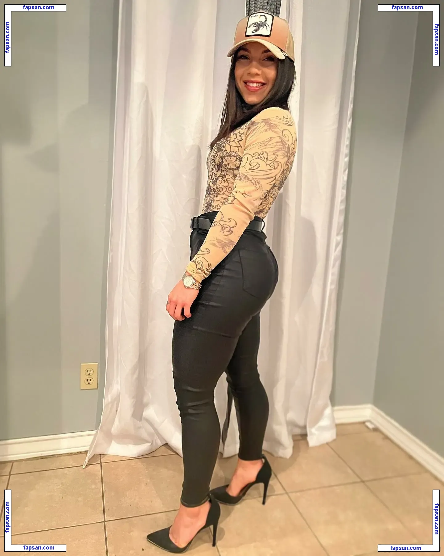 Vivian Saldana nude photo #0015 from OnlyFans