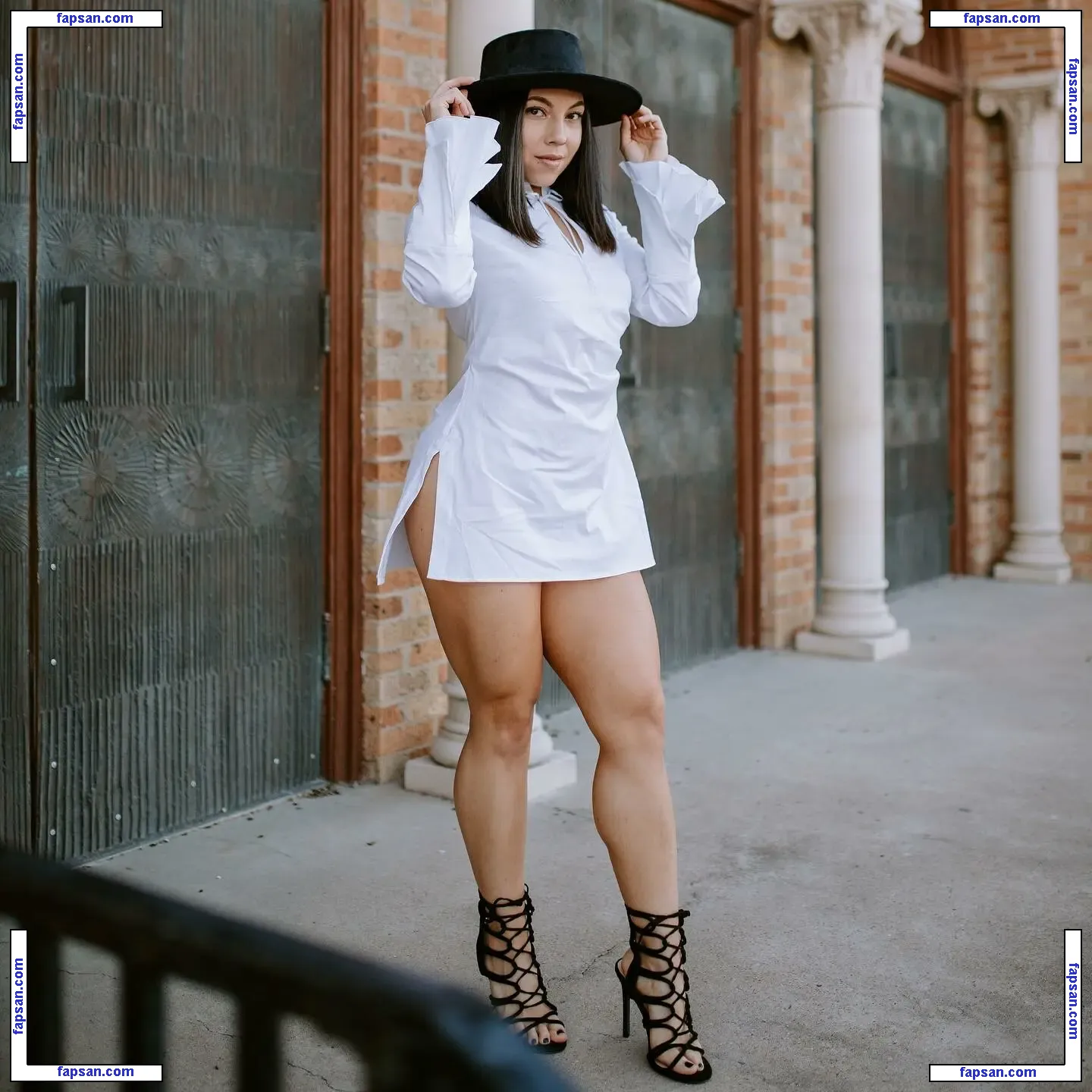 Vivian Saldana nude photo #0017 from OnlyFans