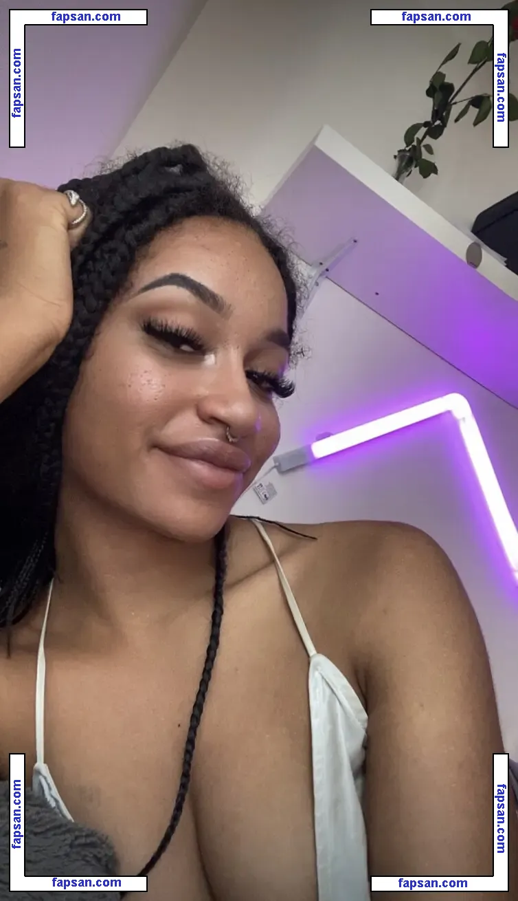 vivien_mala nude photo #0007 from OnlyFans