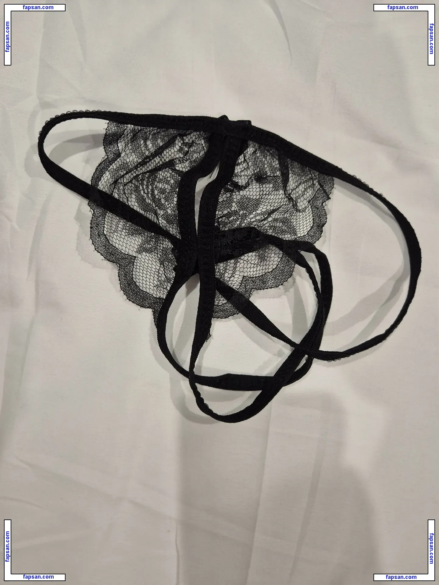 VixxieVie Content nude photo #0017 from OnlyFans