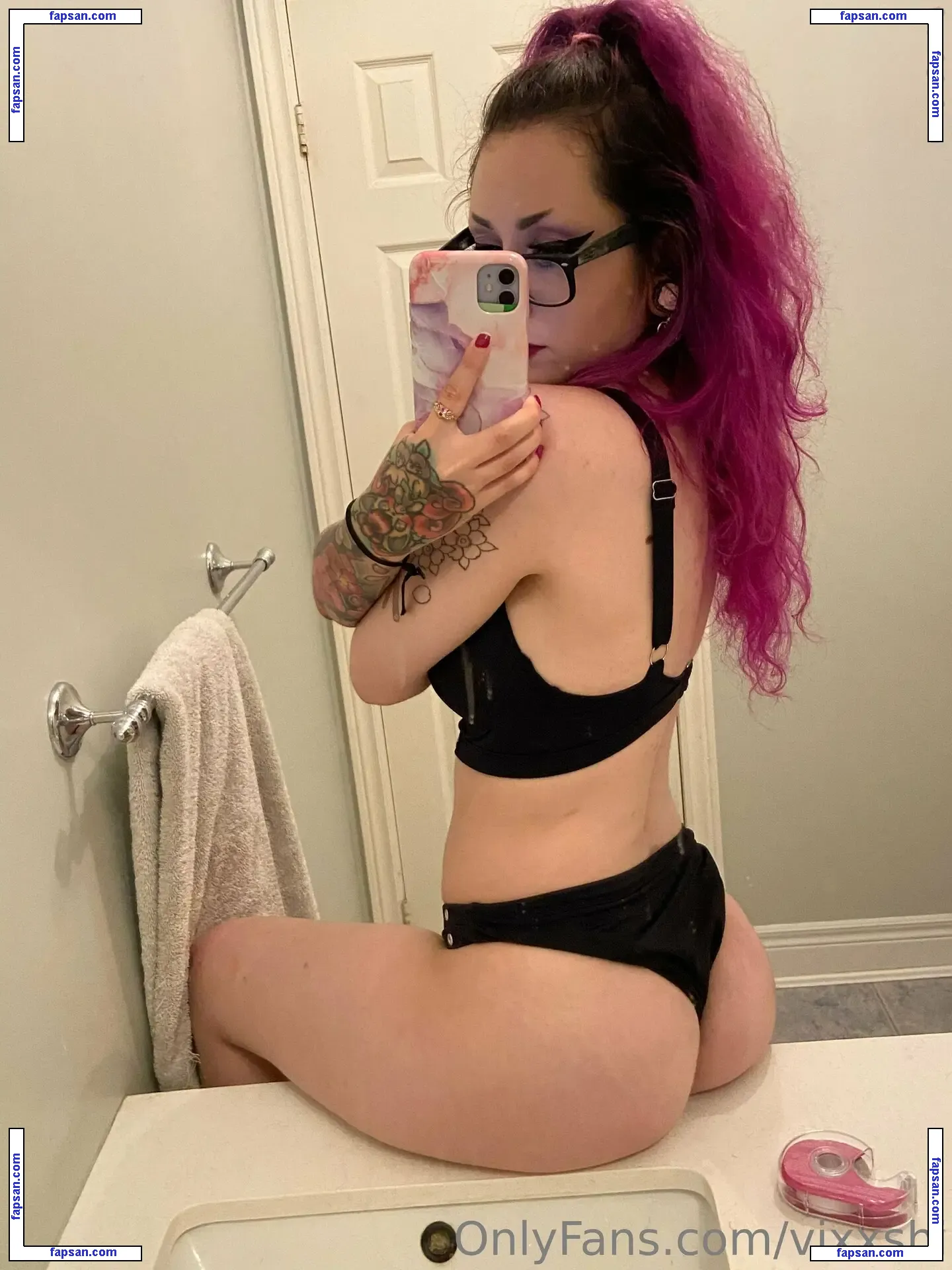 vixxshi nude photo #0014 from OnlyFans
