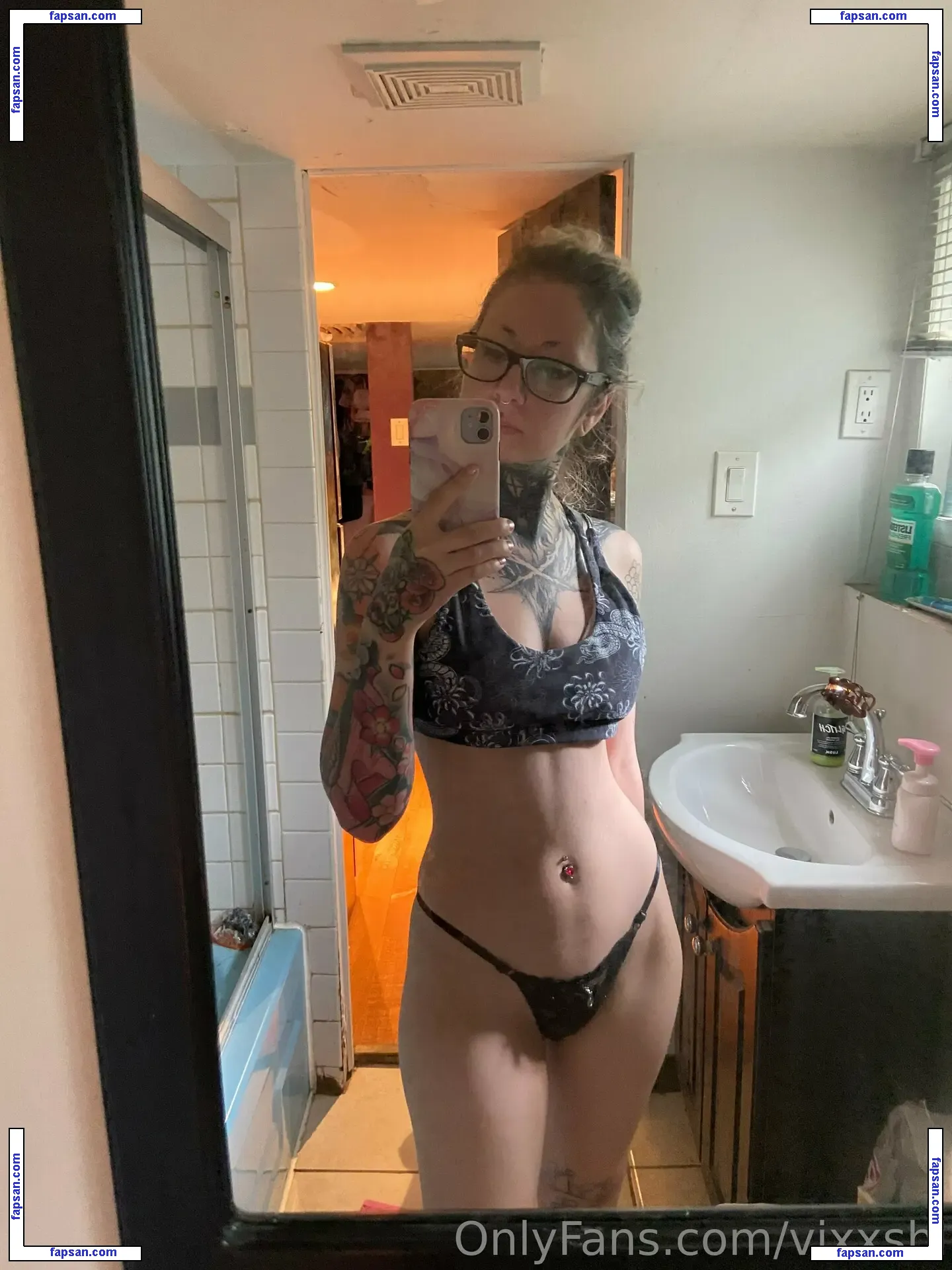 vixxshi nude photo #0025 from OnlyFans