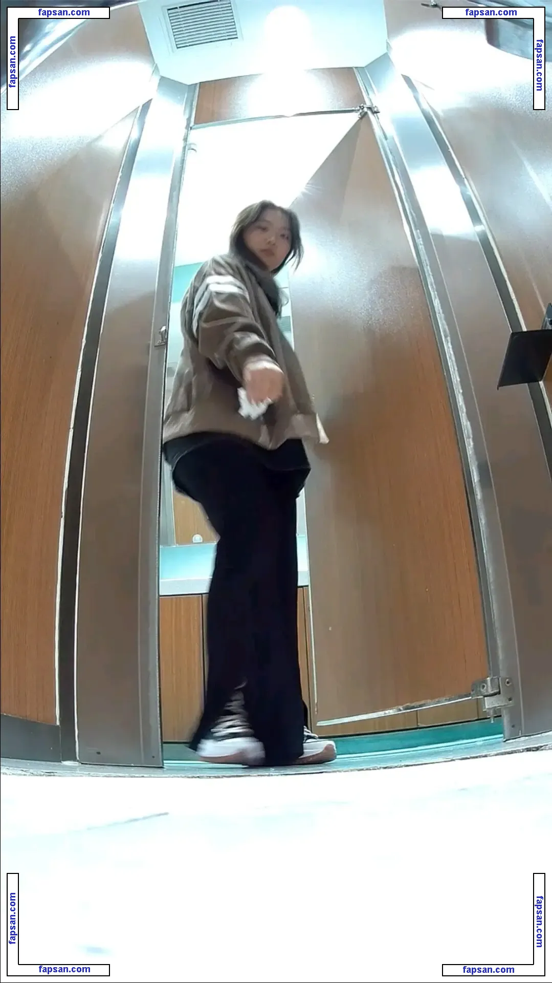 Voyeur Asian Pissing Toilet &Amp Upskirts Only голая фото #0018 с Онлифанс