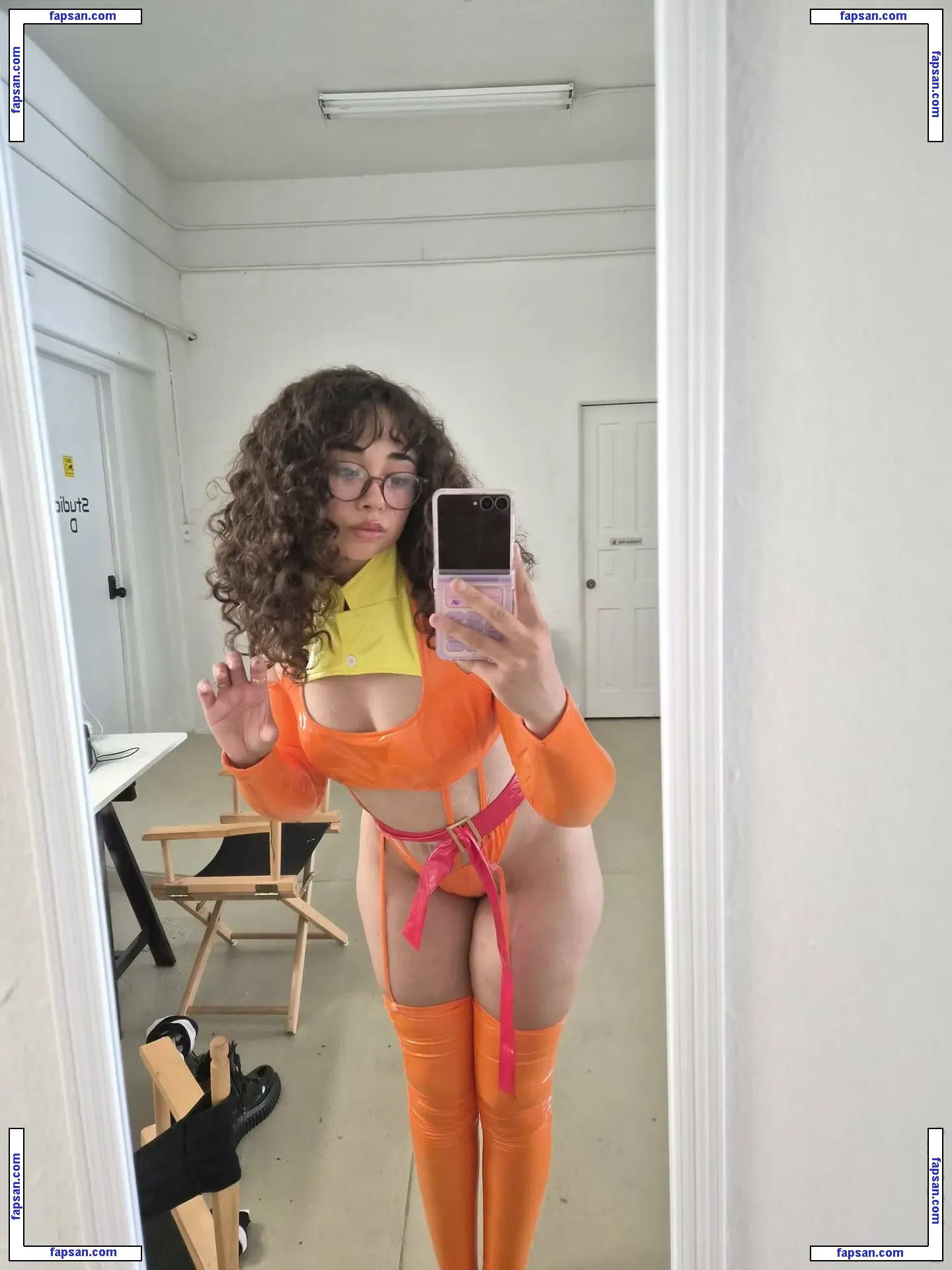 vrv0 голая фото #0021 с Онлифанс