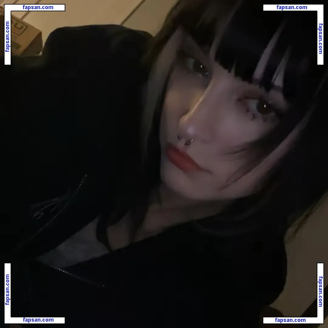 Vynomous nude photo #0003 from OnlyFans
