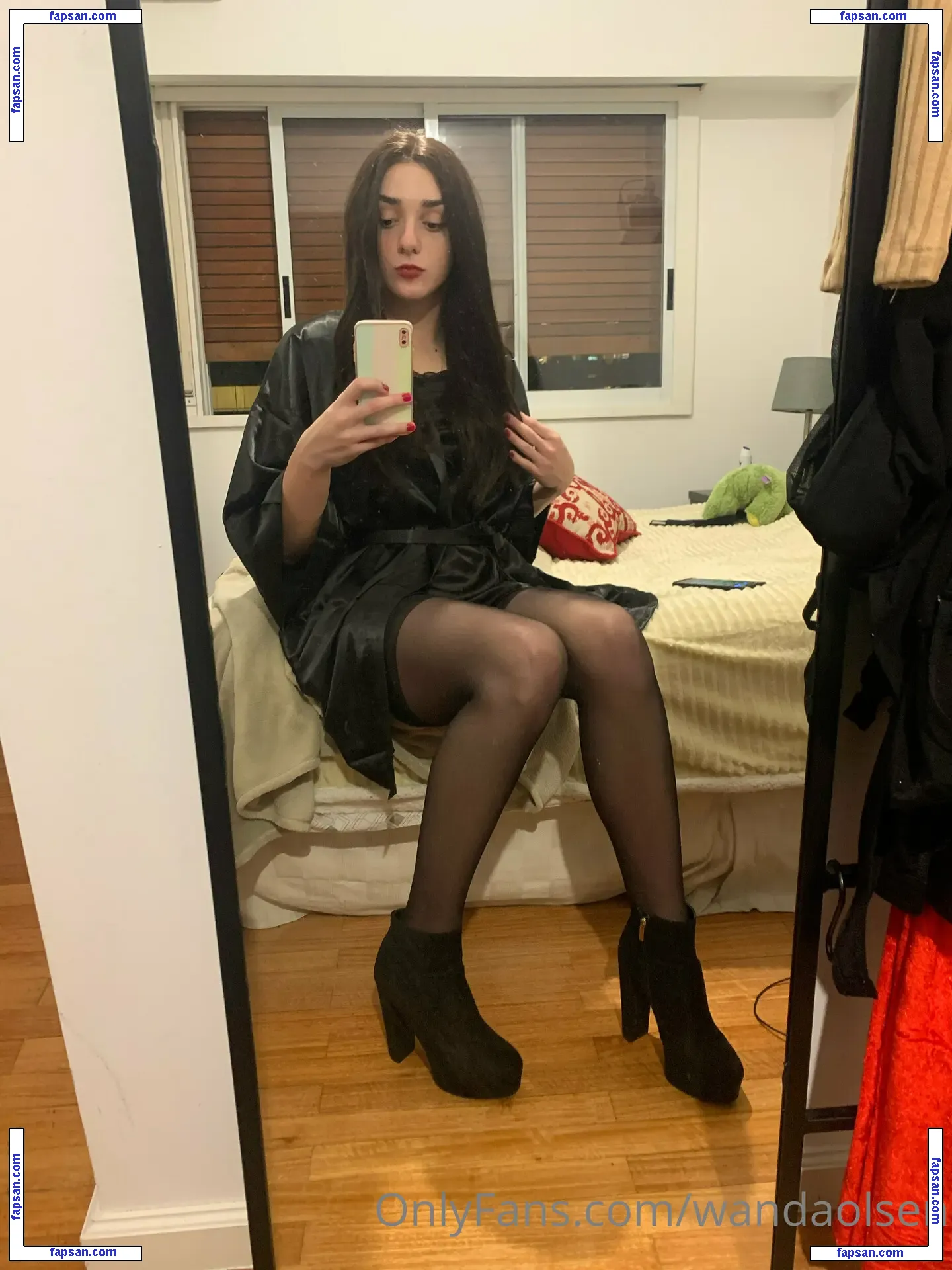 wandaolsen nude photo #0024 from OnlyFans