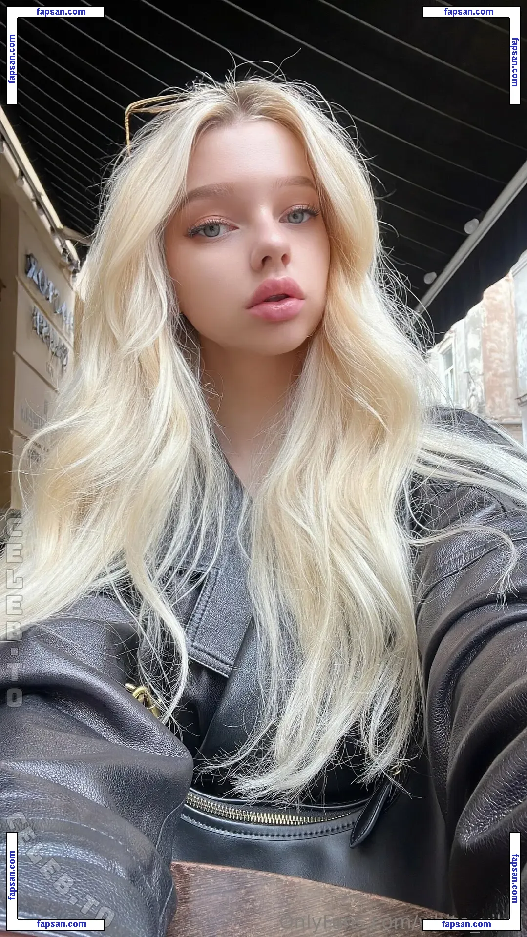 white_vikki nude photo #0004 from OnlyFans