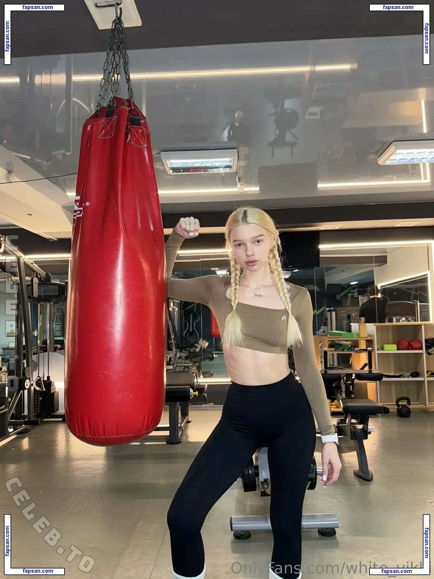 white_vikki nude photo #0005 from OnlyFans