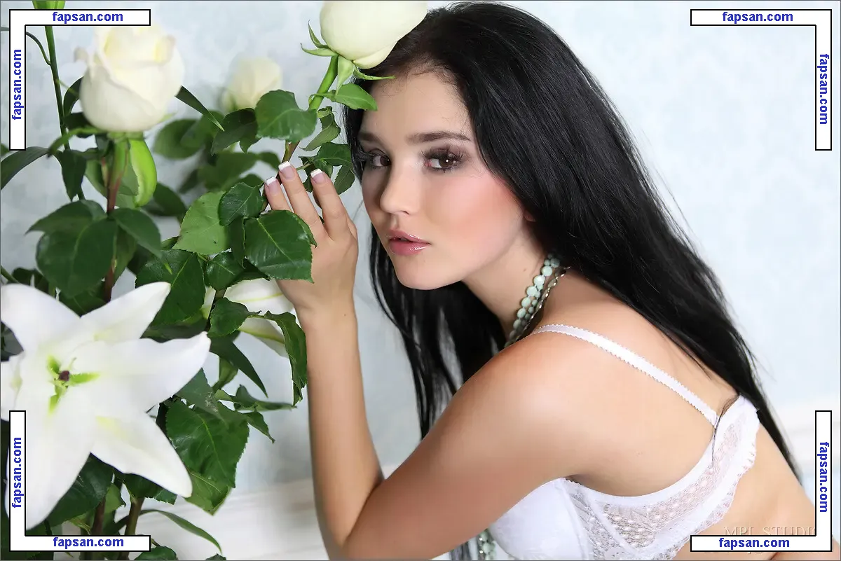 Whiterose nude photo #0005 from OnlyFans