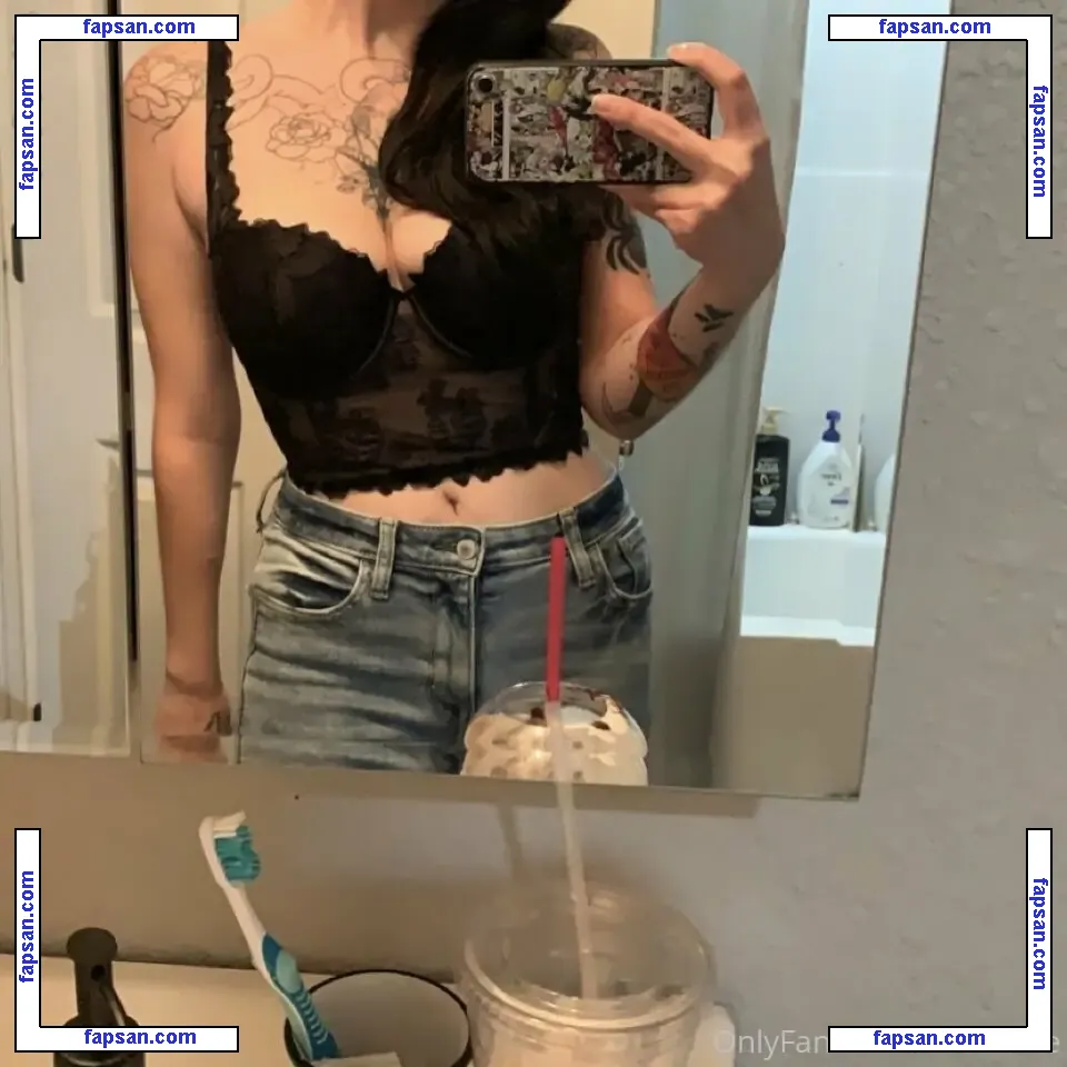 wiccanne nude photo #0002 from OnlyFans