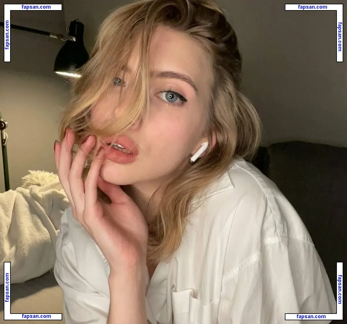 Wikaczmarska nude photo #0002 from OnlyFans