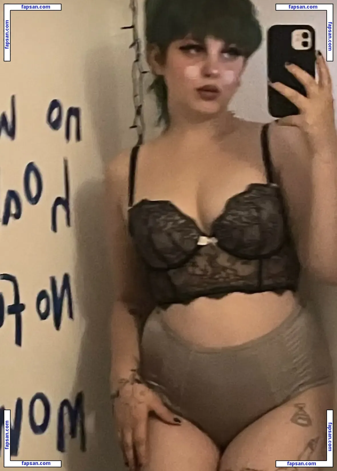 WOEFULLLY голая фото #0003 с Онлифанс