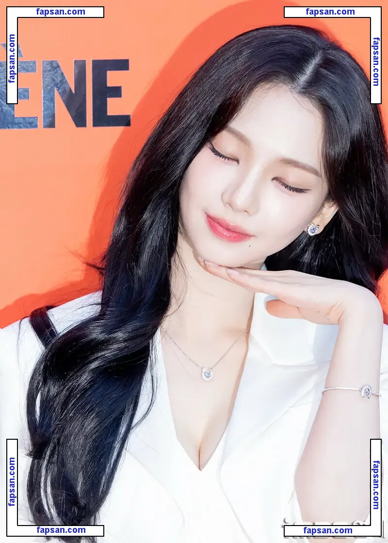 WomenK-pop nude photo #1914 from OnlyFans