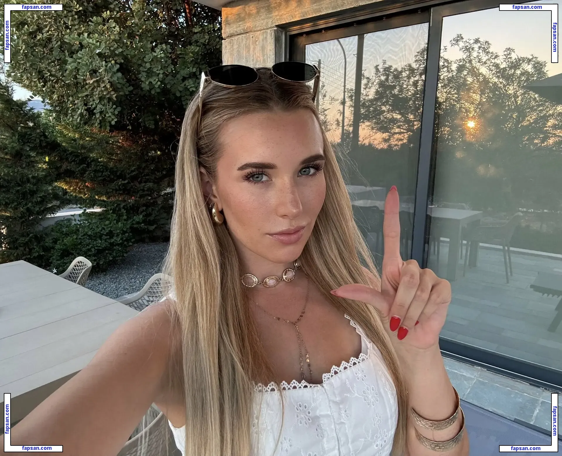 Worshipemmy nude photo #0015 from OnlyFans