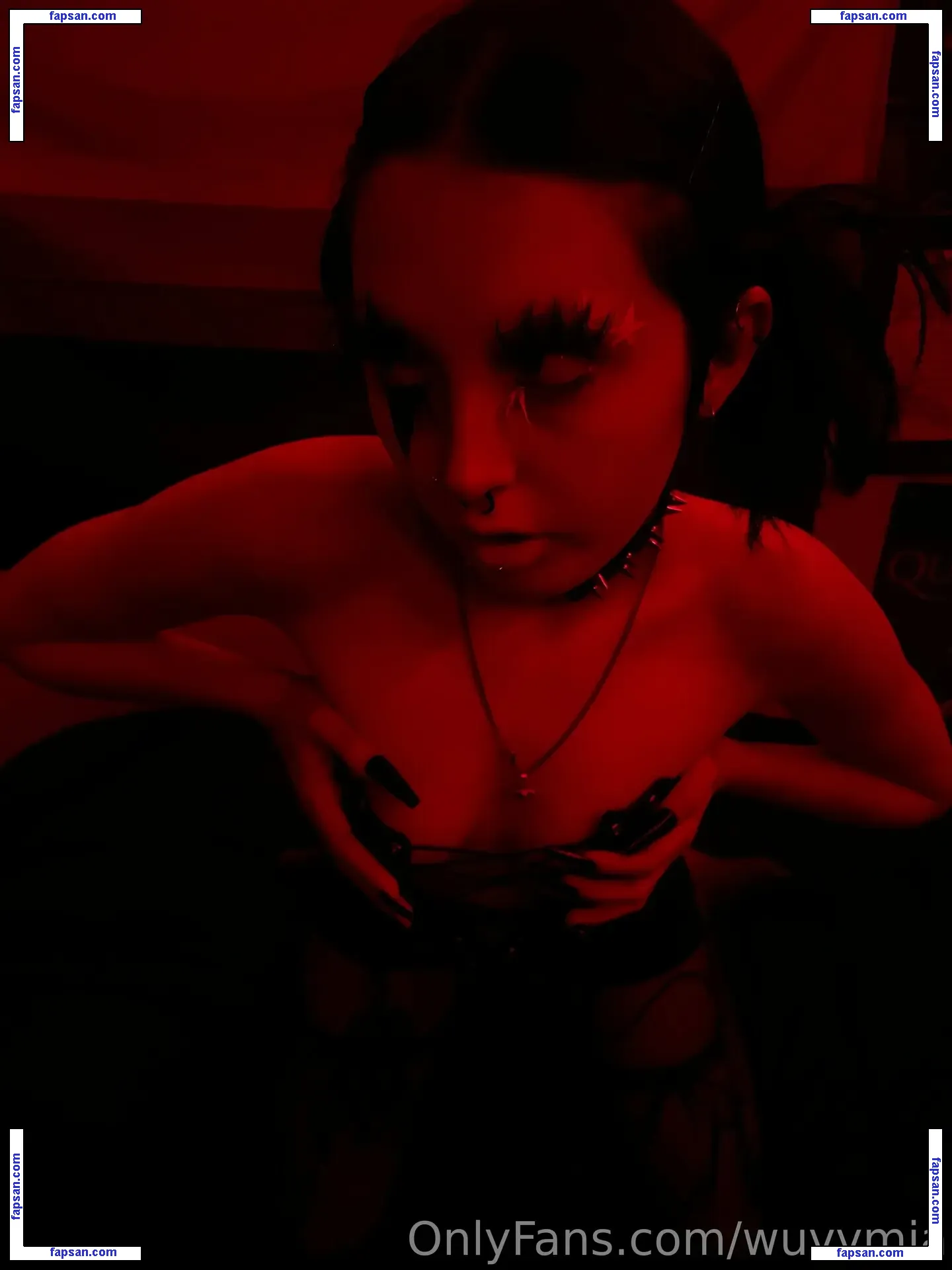 wuvvmia голая фото #0001 с Онлифанс