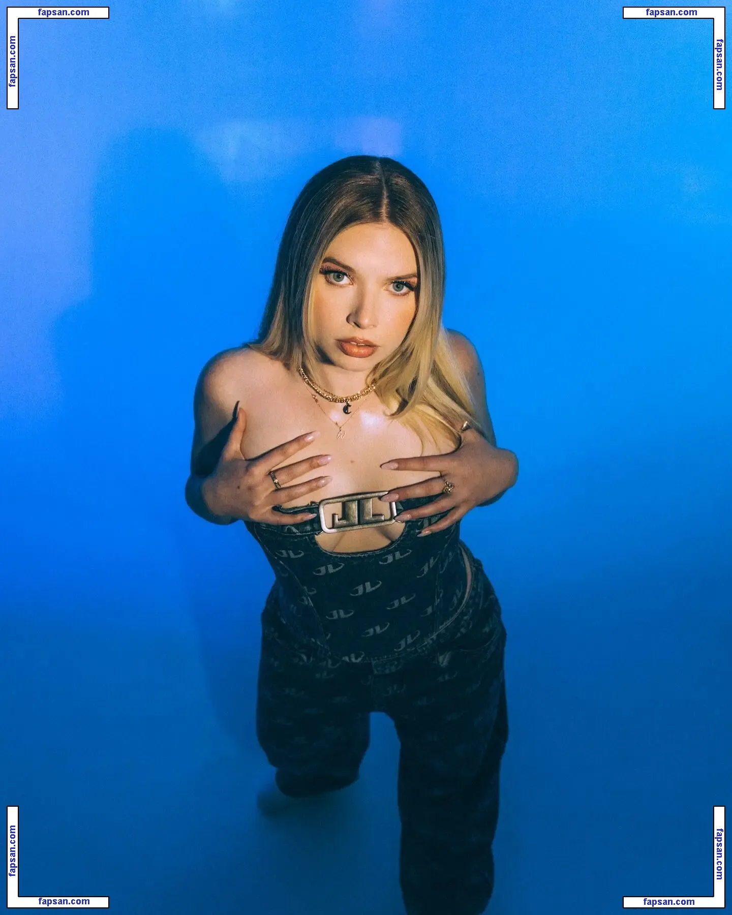 Wynne голая фото #0002 с Онлифанс