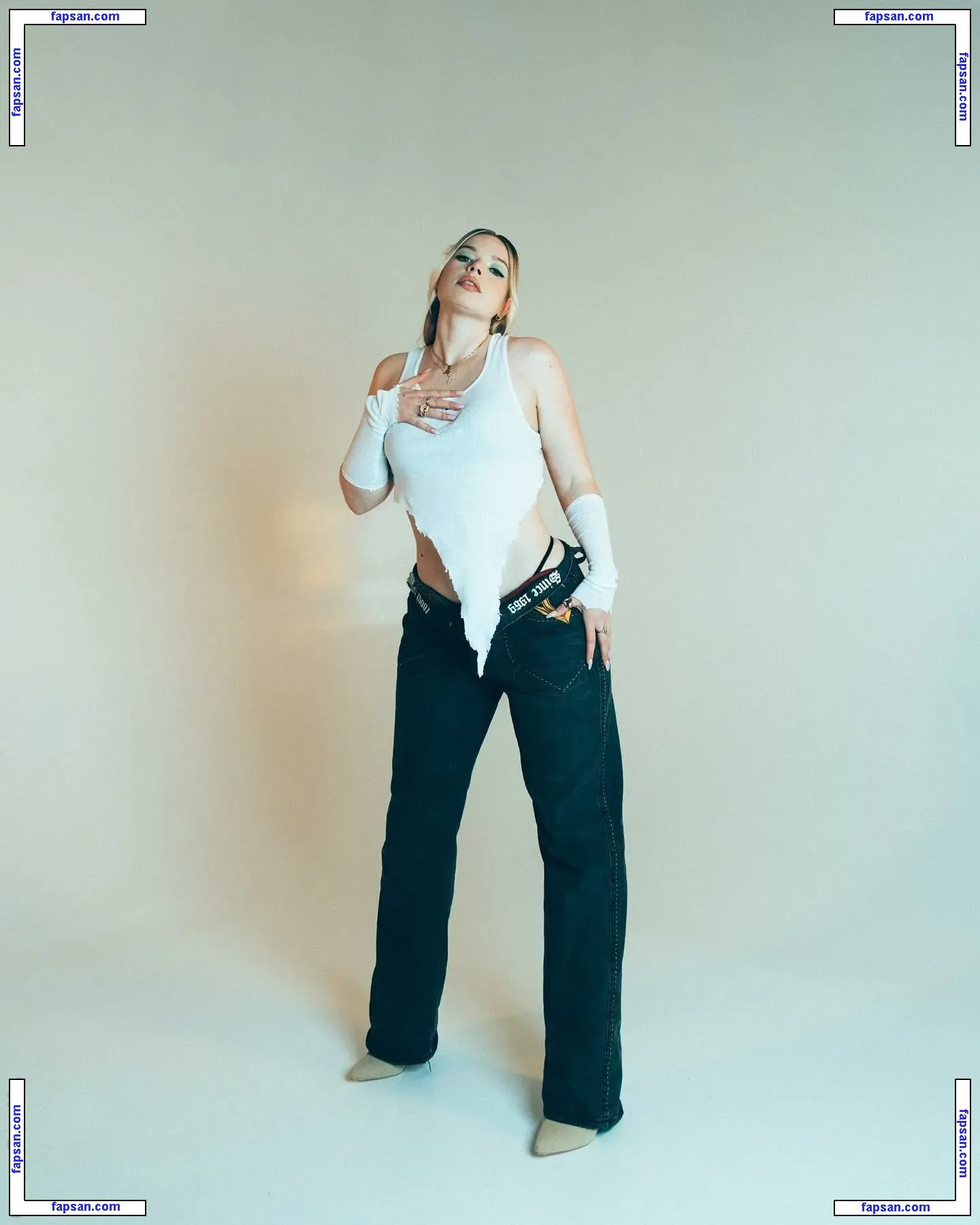 Wynne голая фото #0011 с Онлифанс