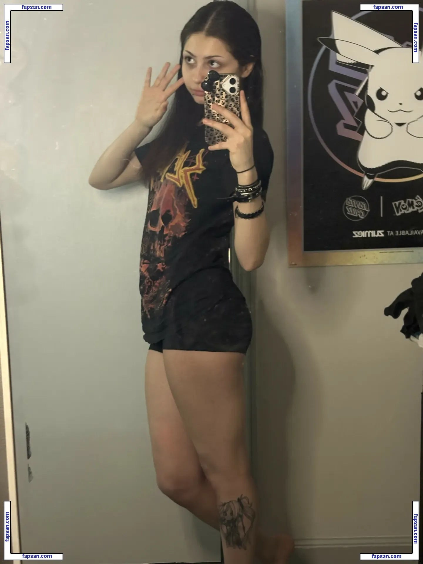 xenluvsmiku nude photo #0001 from OnlyFans