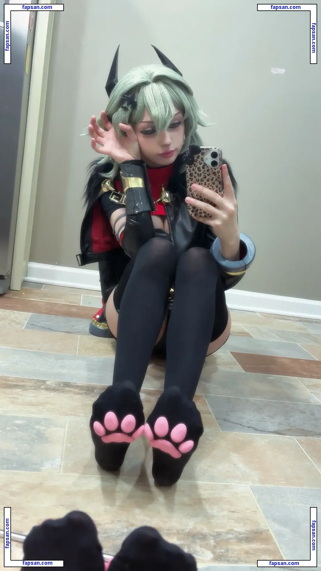 xenluvsmiku nude photo #0007 from OnlyFans