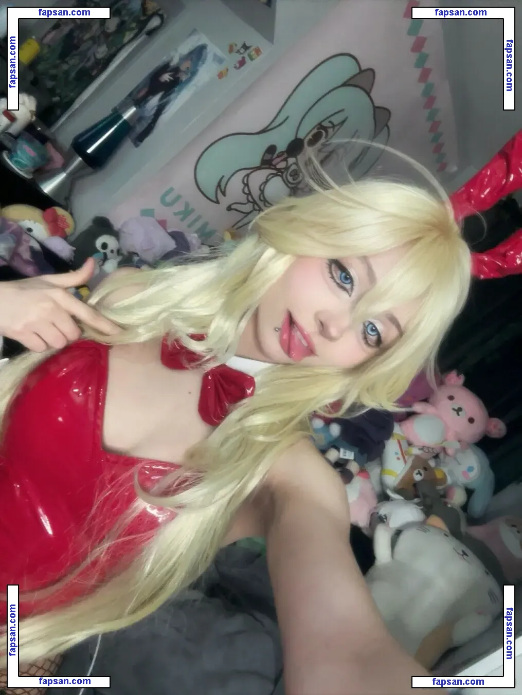 xenluvsmiku nude photo #0010 from OnlyFans