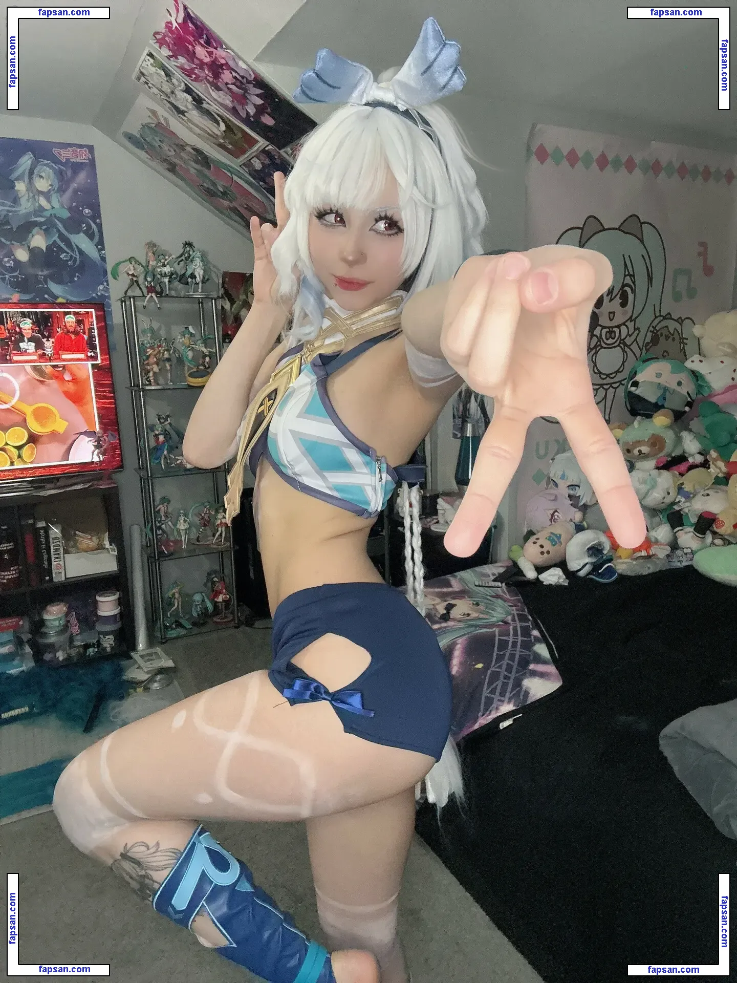 xenluvsmiku nude photo #0012 from OnlyFans
