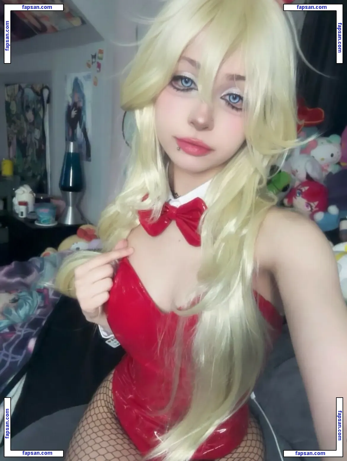 xenluvsmiku nude photo #0015 from OnlyFans