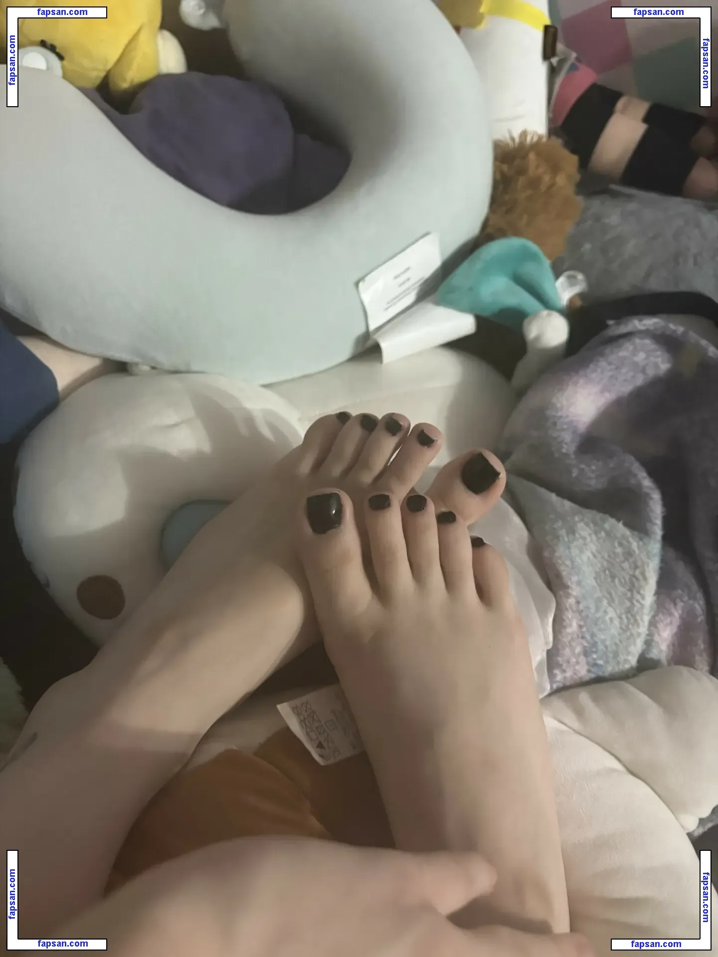 xenluvsmiku nude photo #0016 from OnlyFans
