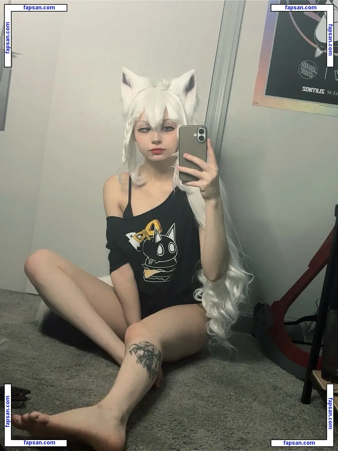 xenluvsmiku nude photo #0017 from OnlyFans