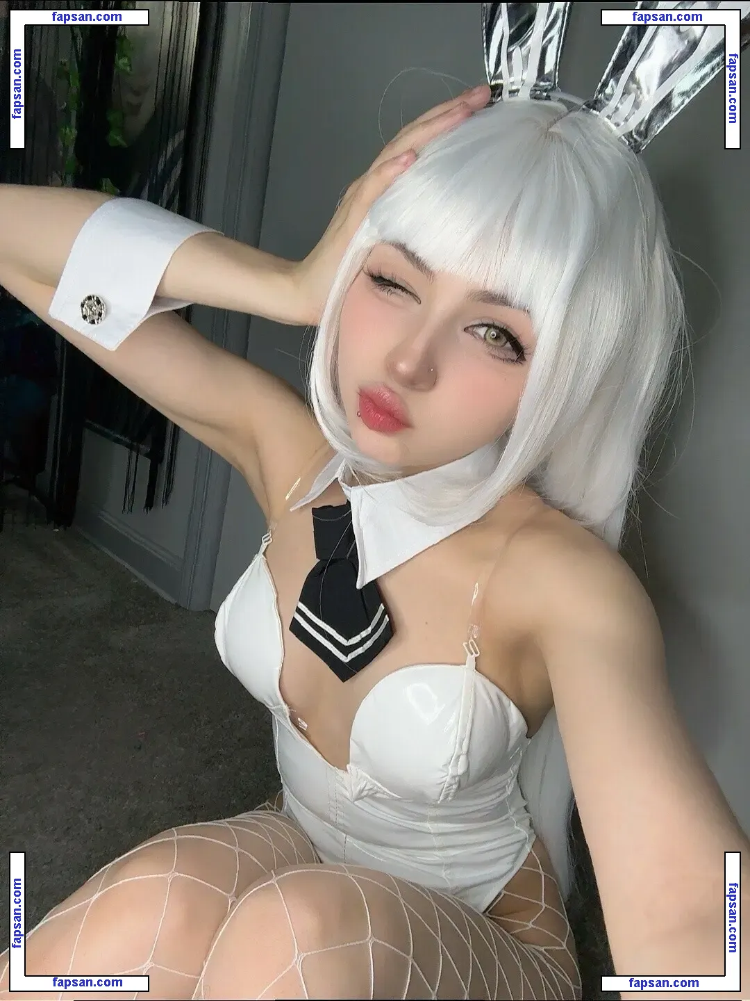 xenluvsmiku nude photo #0018 from OnlyFans